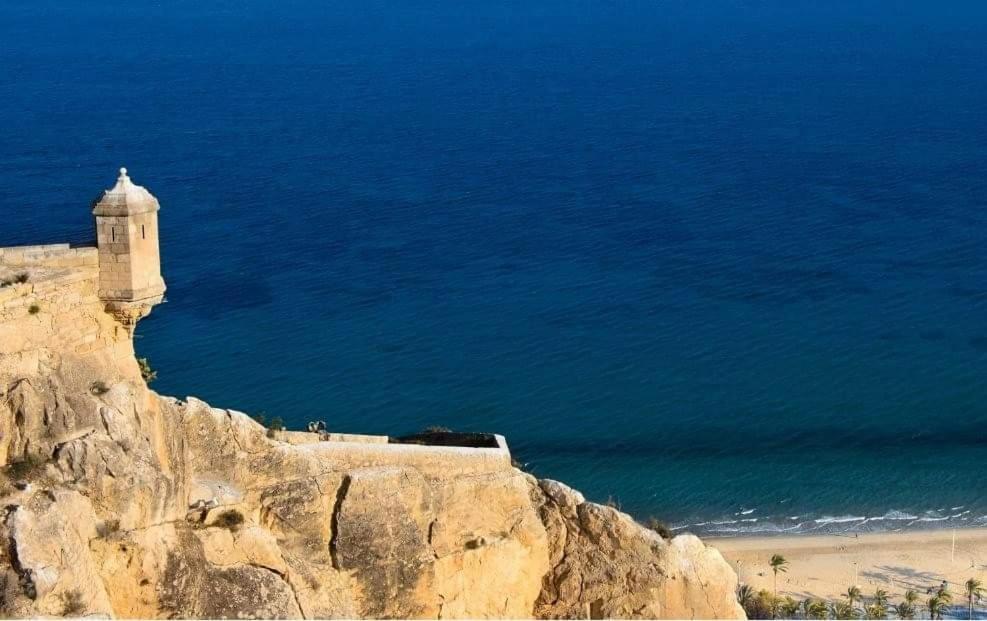 Charming Apartment In Alicante Near The Sea & City Center Eksteriør billede