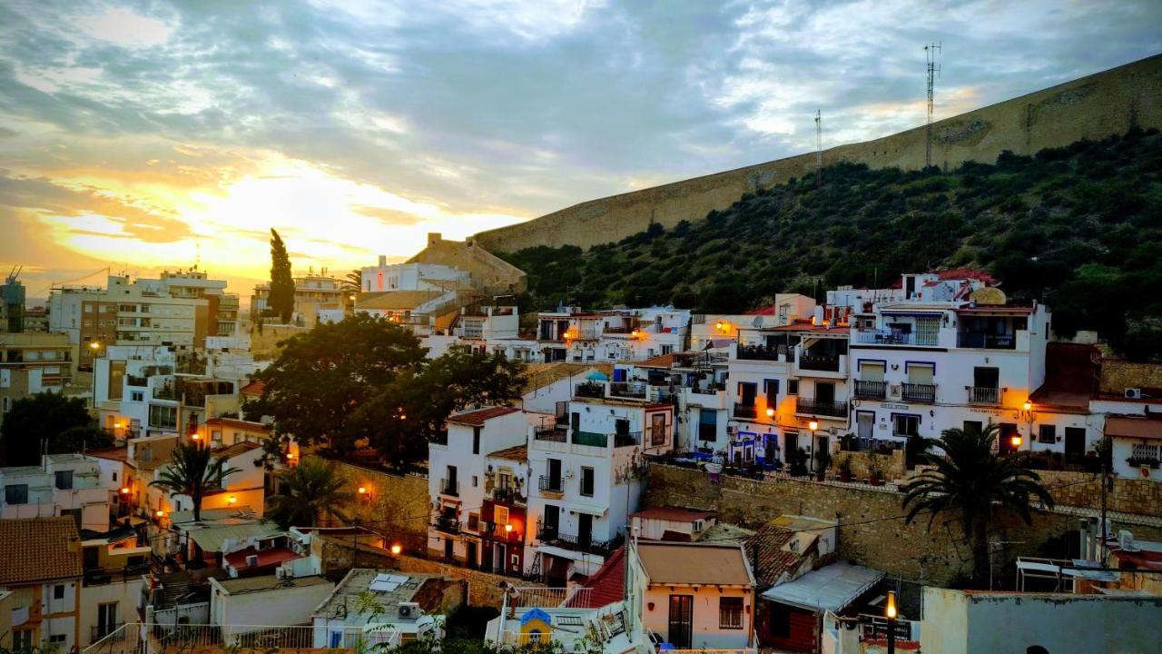 Charming Apartment In Alicante Near The Sea & City Center Eksteriør billede